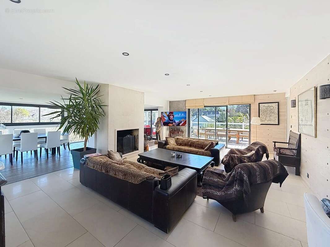 Vaste maison contemporaine dans un cadre verdoyant - photo 6