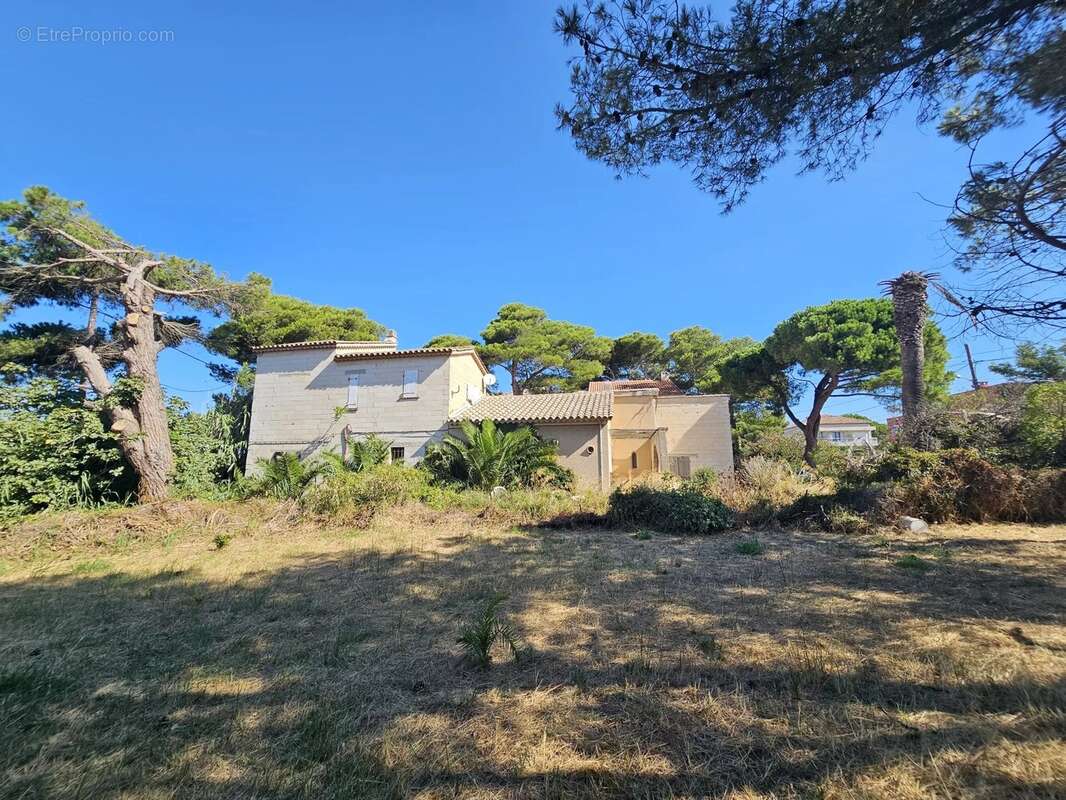 Terrain à HYERES