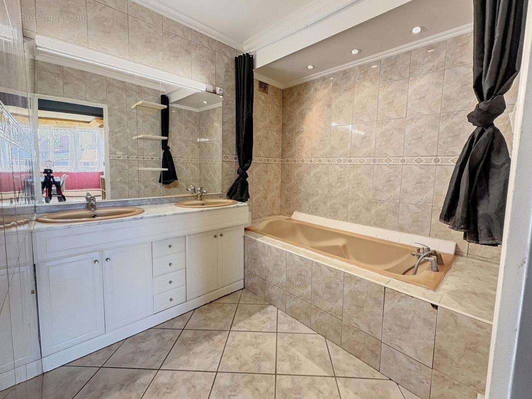 Appartement à CHENOVE