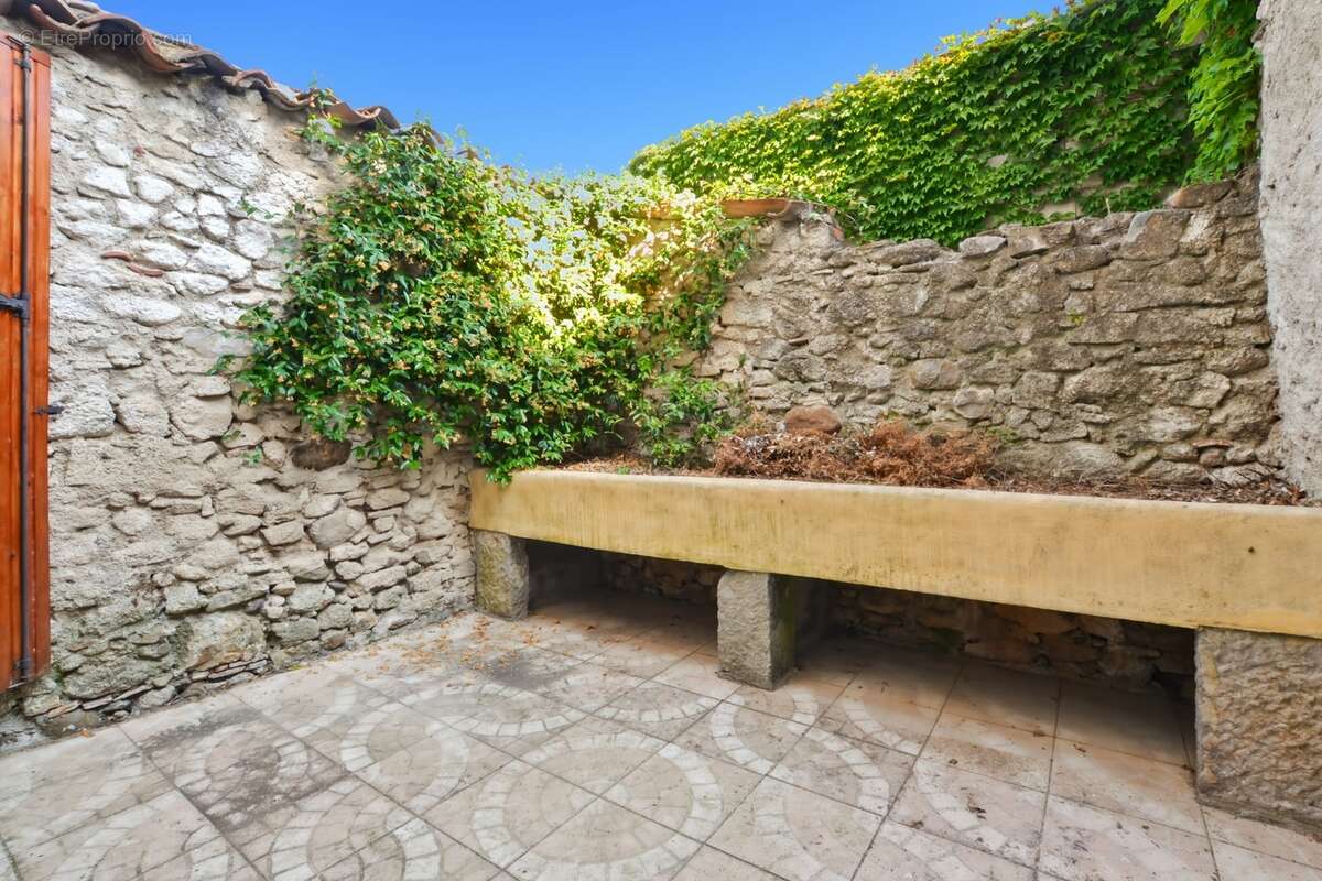 Saint-Chinian – Maison de village de 95 m², 4 chambres et cour sans vis-à-vis - photo 13