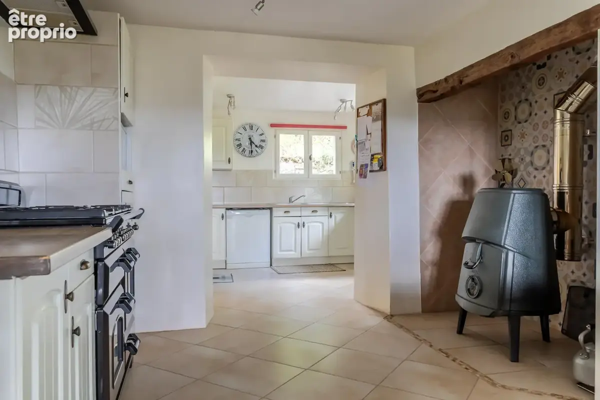 Maison de campagne avec piscine, atelier de poterie, dépendances et garage - photo 17