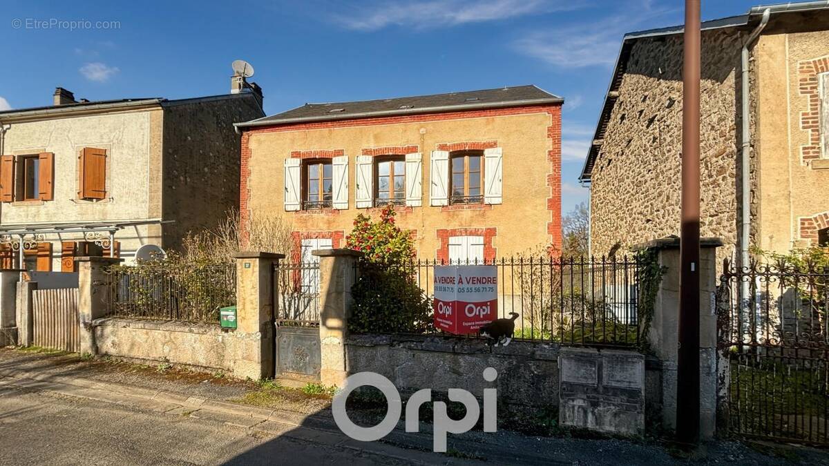 Maison à SAINT-SULPICE-LAURIERE