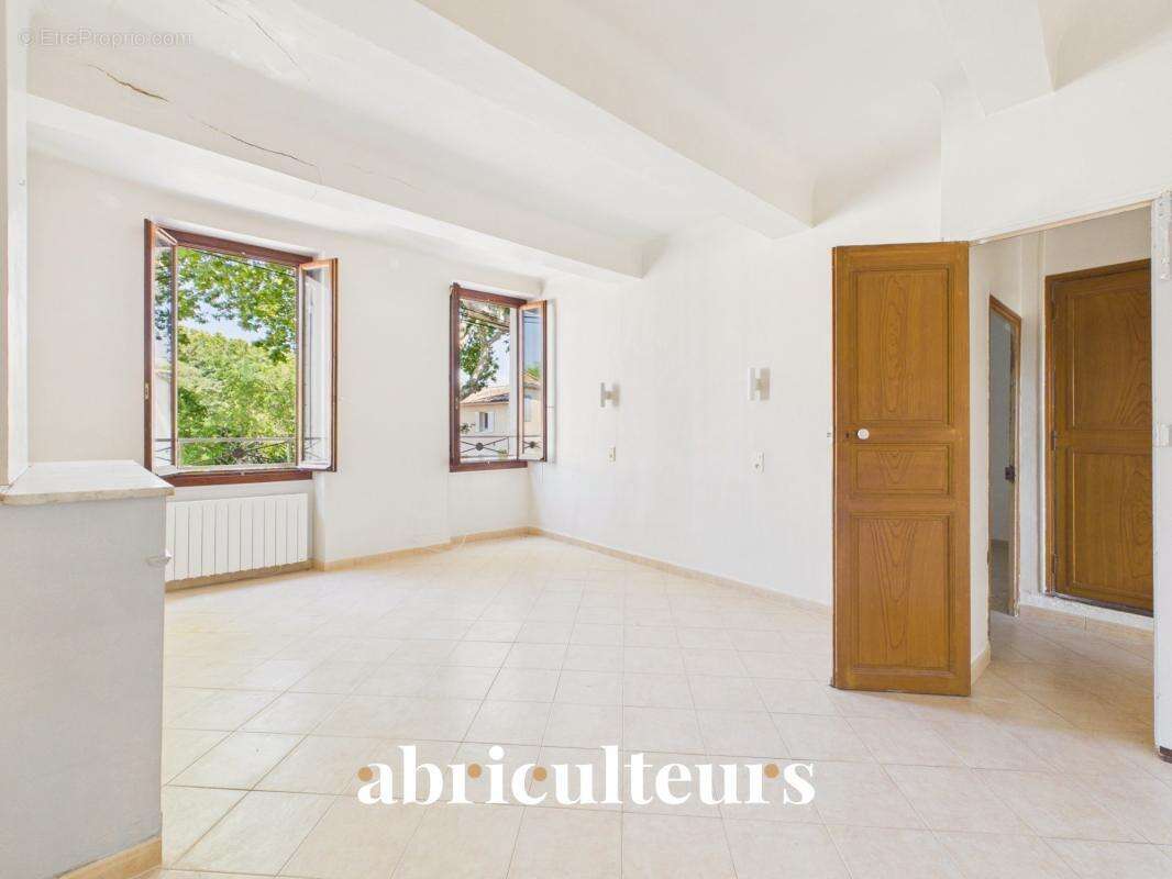 Maison de village avec jardin, garage, cave et grenier aménageable à Saint-Cannat - photo 5