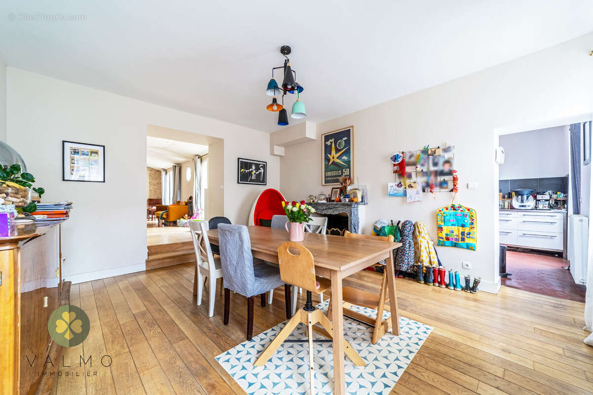 Maison à LA QUEUE-LES-YVELINES