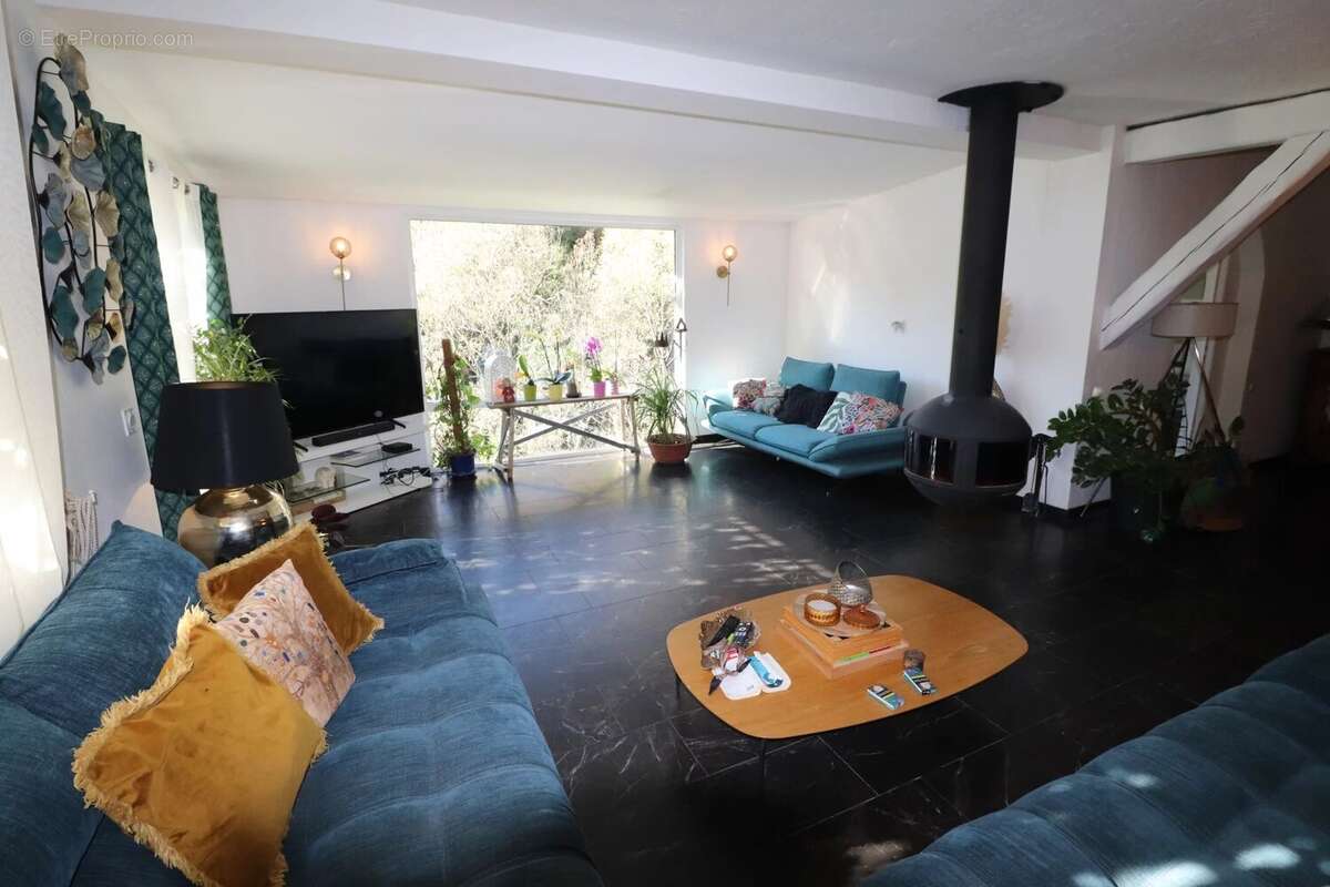 Maison à TOURRETTES-SUR-LOUP