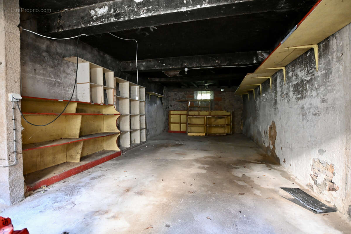 Commerce à QUARRE-LES-TOMBES