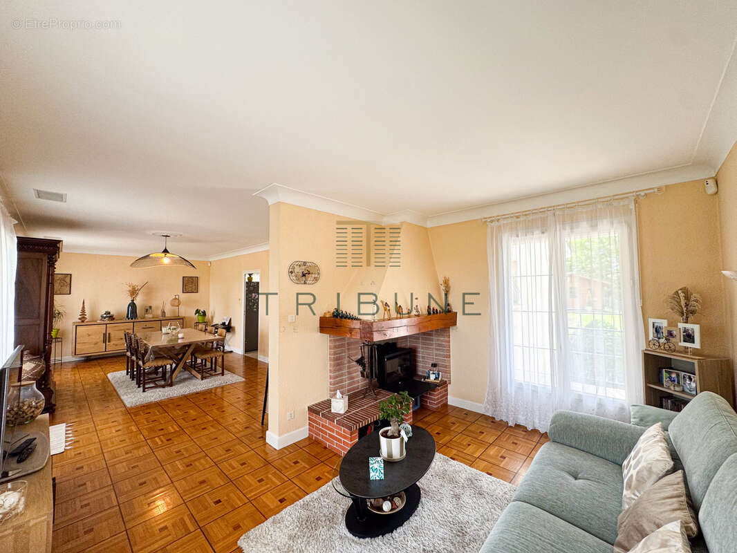 Maison familiale à vendre à Foulayronnes avec piscine, terrain clos et terrasse - photo 4