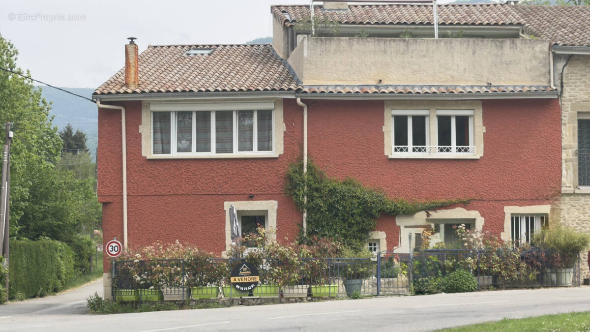 Maison à COMBOVIN