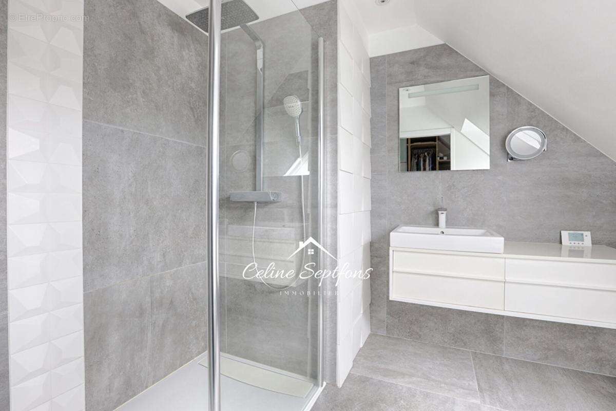 CHAMPCUEIL  Maison familiale de 140 m²  - 4 chambres, jardin, garage et sous-sol total - photo 6