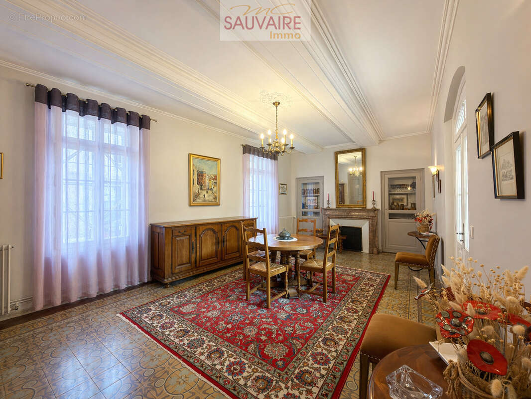 Maison à SAINT-LAURENT-DE-LA-SALANQUE