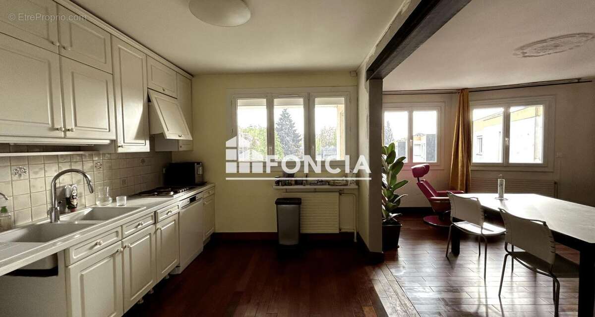 Appartement  T5– Quartier Gazonfier, balcon, stationnement facile - photo 5