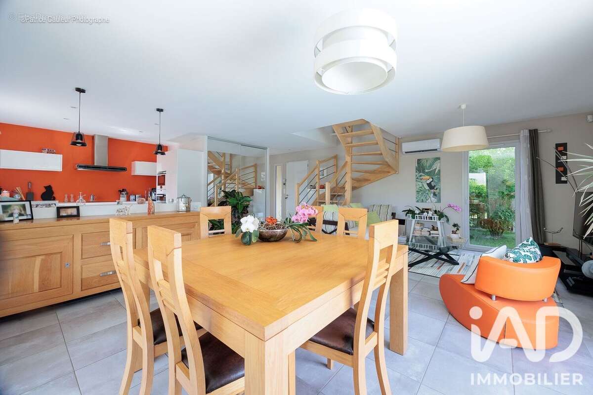 Maison 110 m² à Saint-Genis-Les-Ollieres  - photo 4