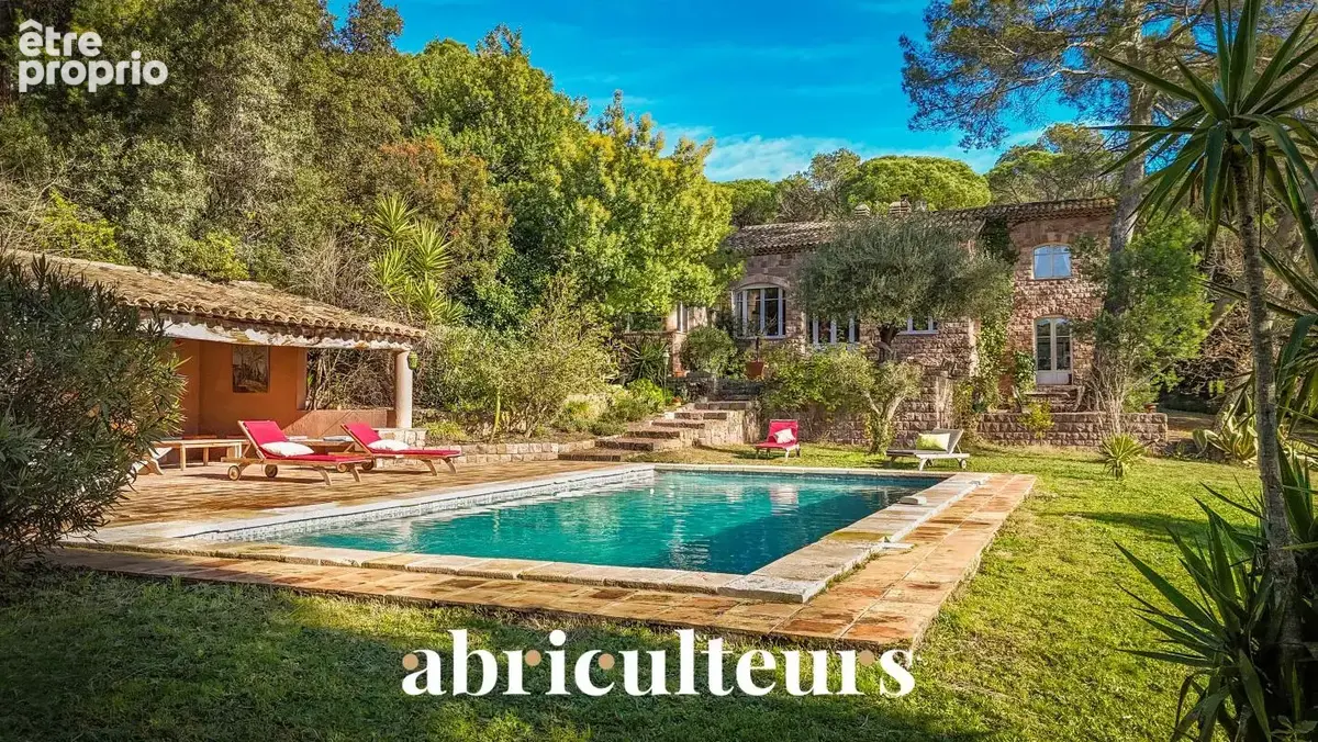 Mas d’exception – 300 m² – Domaine confidentiel de 1 hectare en vente à Saint-Raphaël (83700) - photo 2