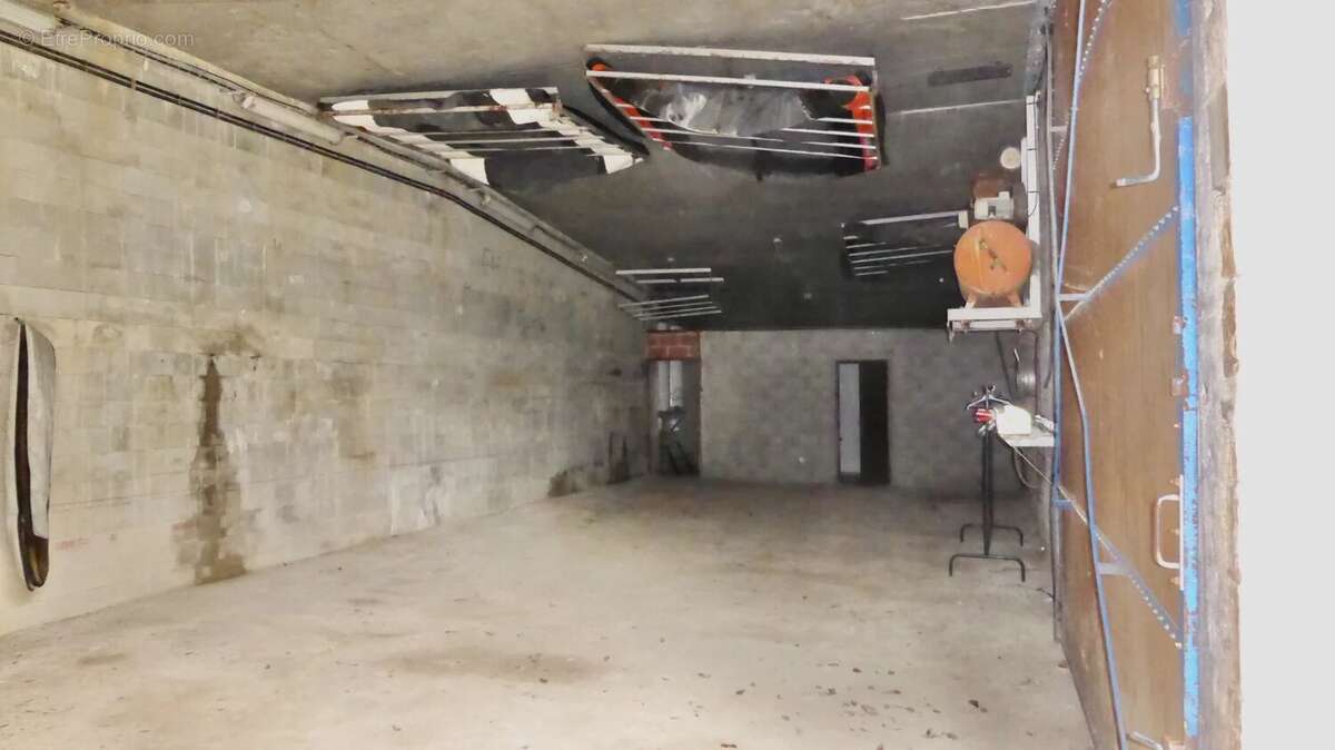 Commerce à MOSTUEJOULS