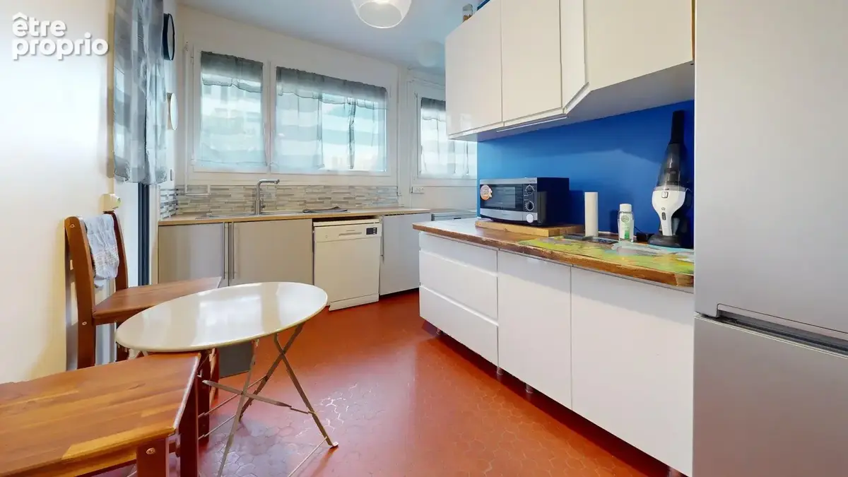 A 700 m du RER SEVRAN-LIVRY et futur Métro, Appartement F5 - photo 9