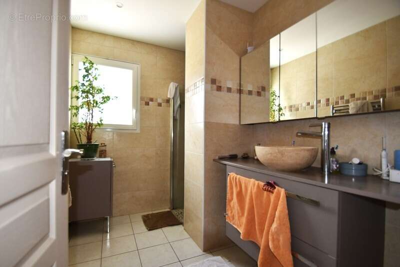 Maison à LA BREE-LES-BAINS