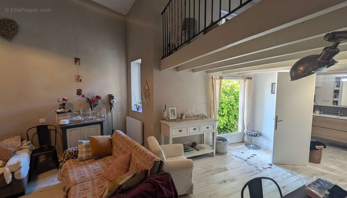 Maison à CUCURON