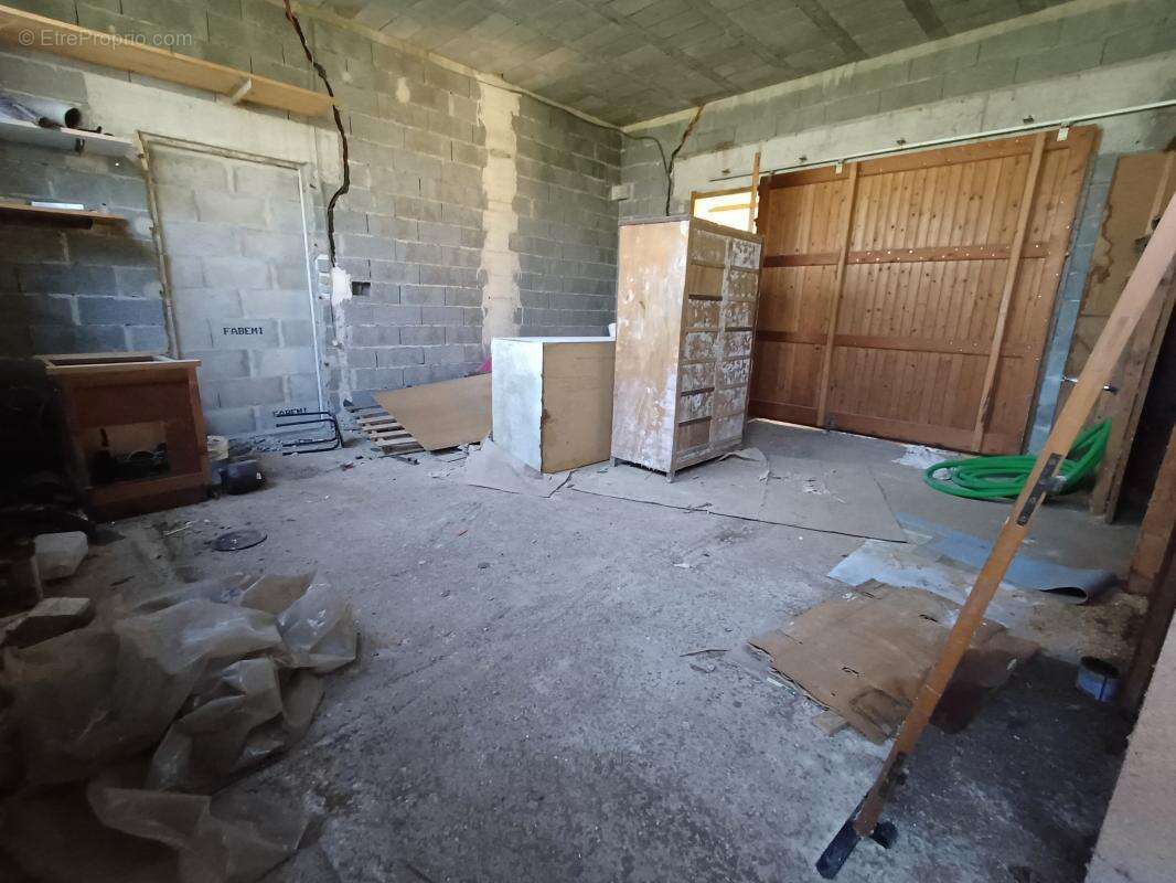 Parking à SAINT-PIERRE-D&#039;ENTREMONT