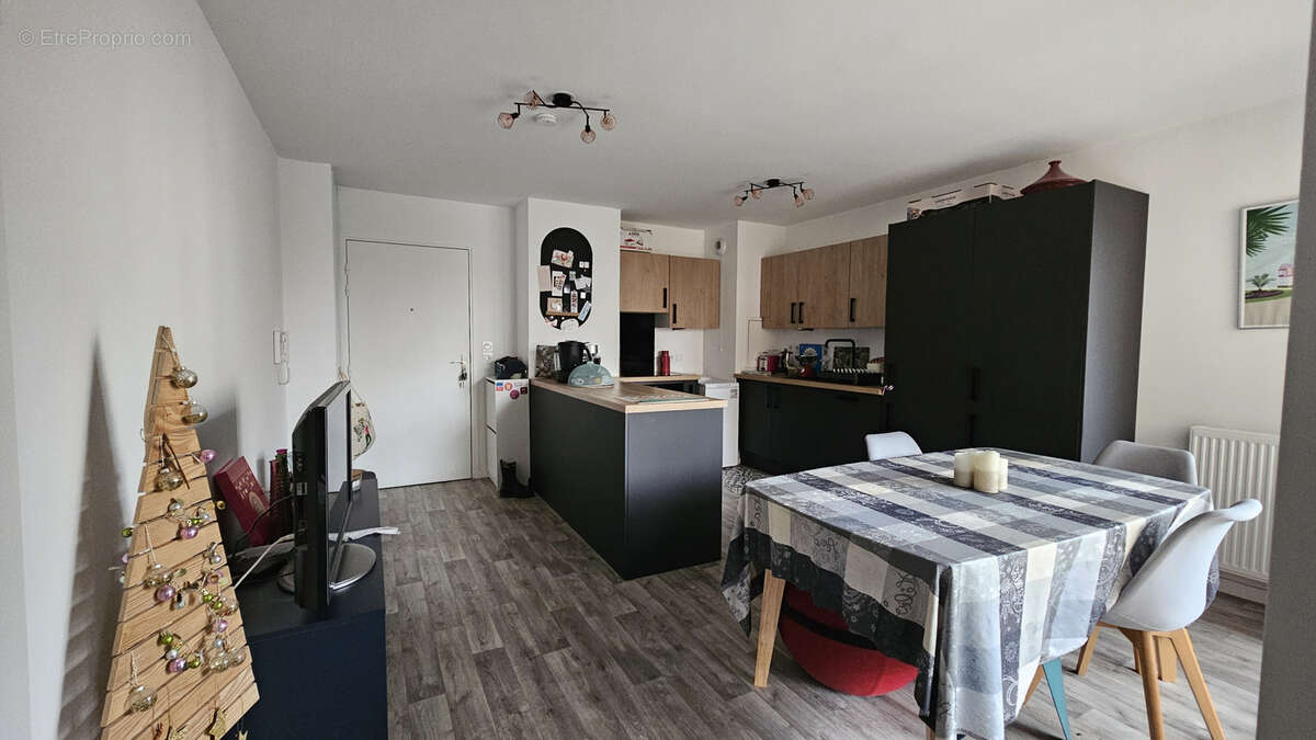 Appartement à EZANVILLE