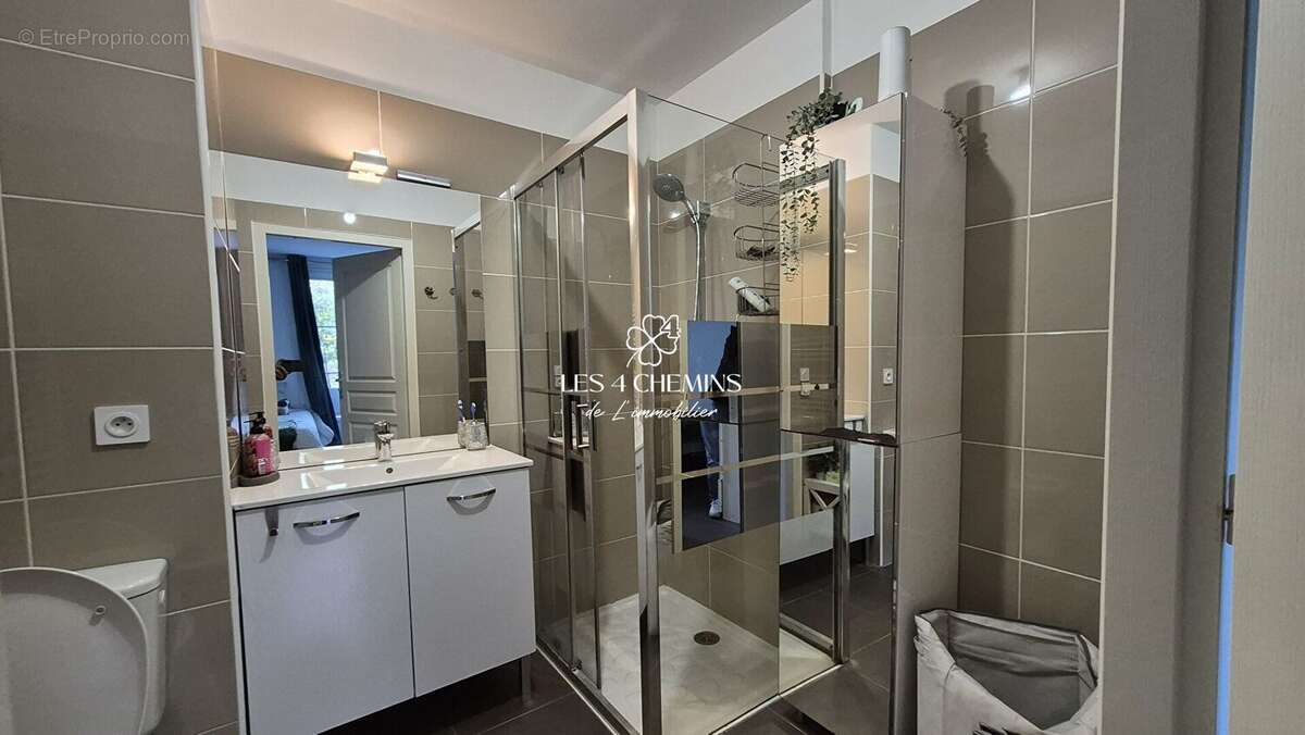 Appartement à CHATEAUNEUF-LE-ROUGE