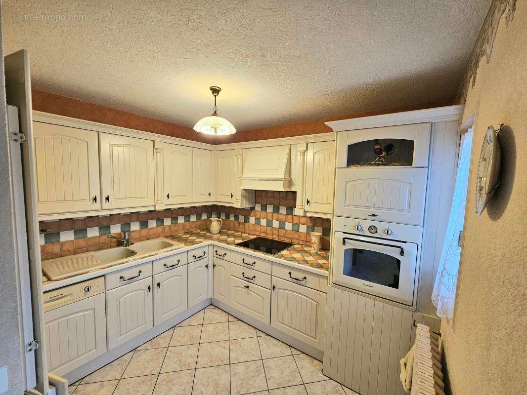 Maison à MONTESCOURT-LIZEROLLES