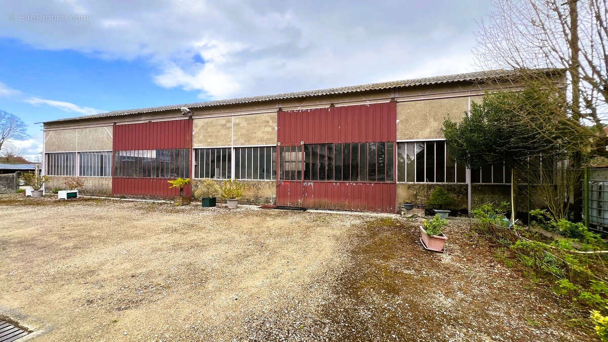 Maison à YMONVILLE