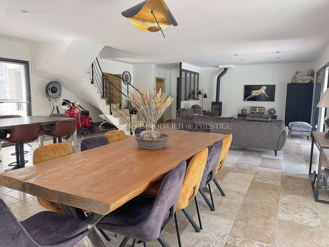 Maison à PERNES-LES-FONTAINES