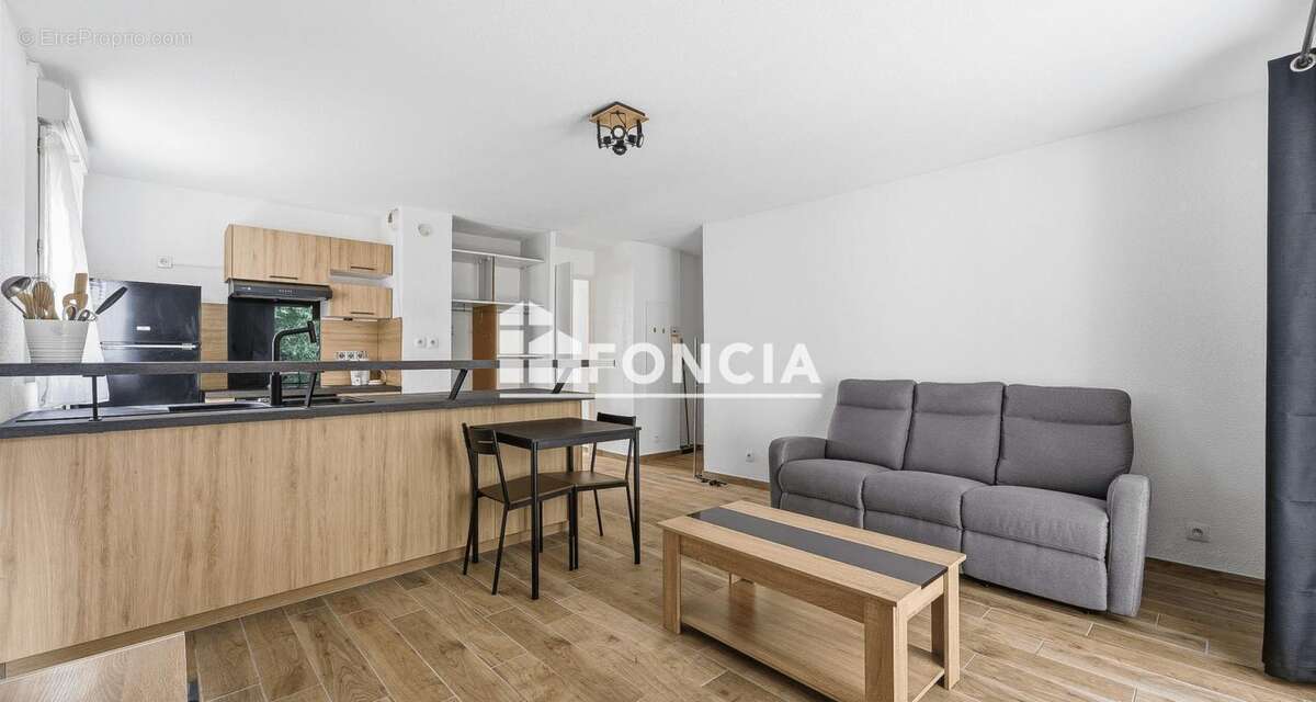 Appartement à SAINT-LAURENT-DU-VAR