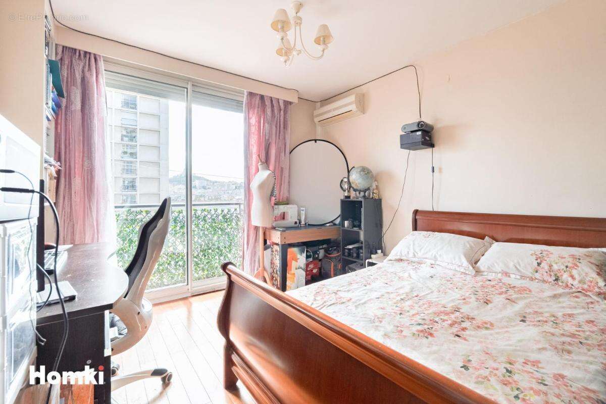 Appartement à MARSEILLE-1E