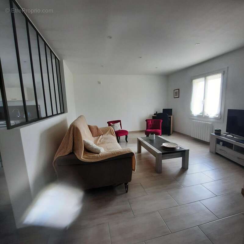 Maison à SAINT-ETIENNE-DE-MONTLUC