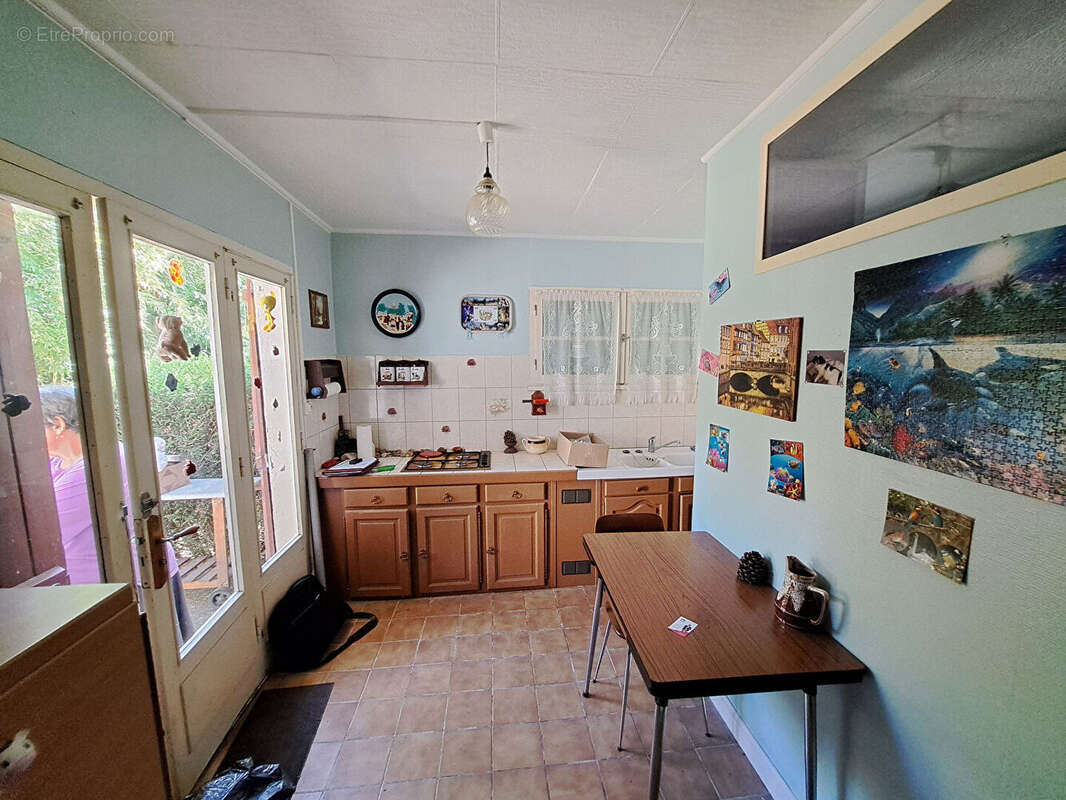 Terrain à VOUNEUIL-SUR-VIENNE