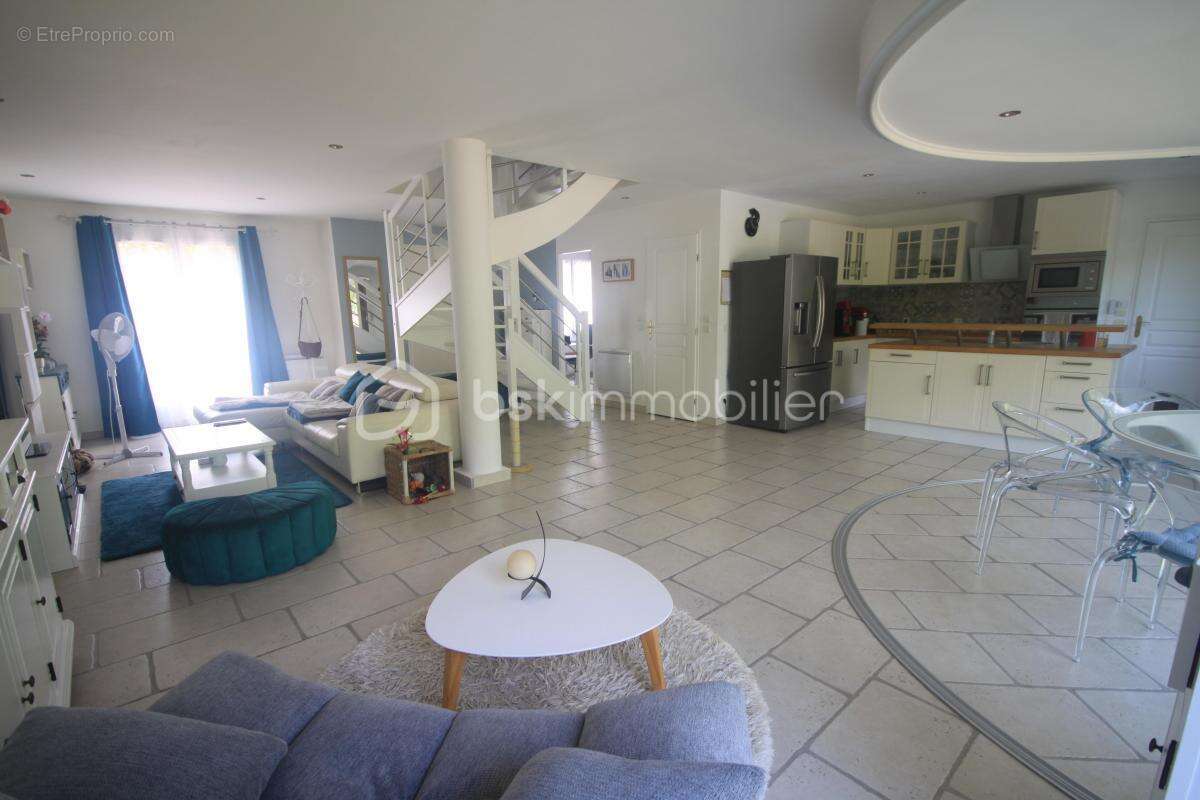 Maison à MILLY-LA-FORET