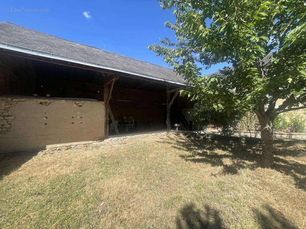 Maison de caractere de 170 m2 // preau et jardin - photo 9