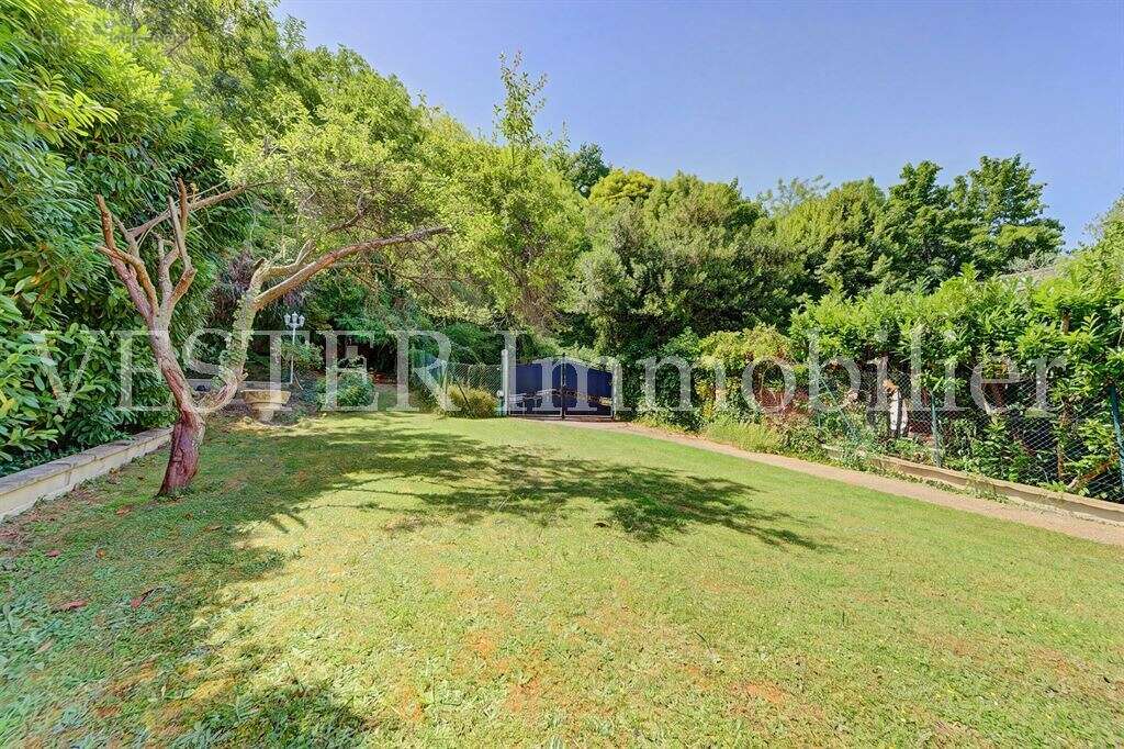 Sur un terrain de 3  000m², très agréable maison familiale d’environ 175m² - photo 5