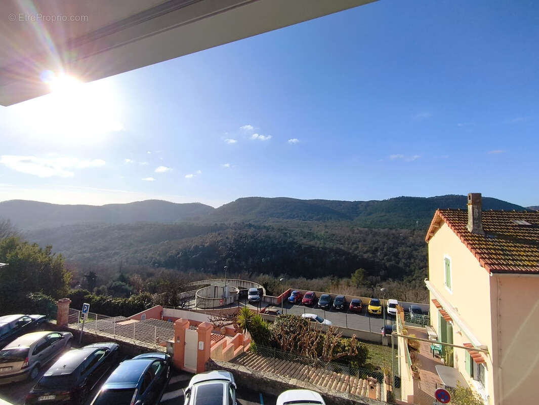Appartement à BAGNOLS-EN-FORET