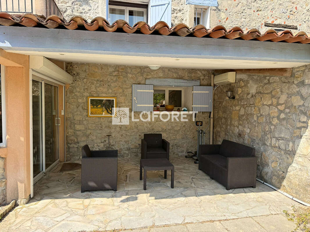 BERGERIE A FAYENCE  DANS UN HAMEAU  3+1pièce(s) 100 m2 avec 60m² de dépendances et très belle piscine - photo 3