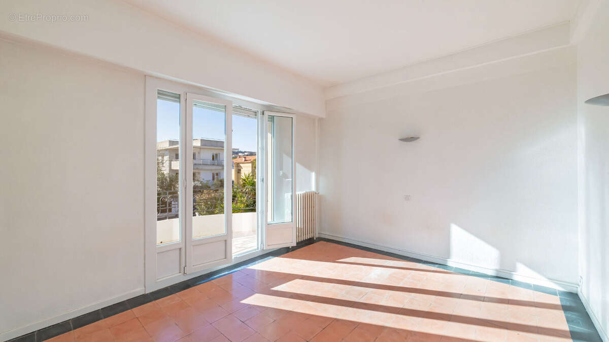 Villa 5 pièce(s) 141.67 m2 secteur Bouches du Loup à Villeneuve Loubet - photo 13