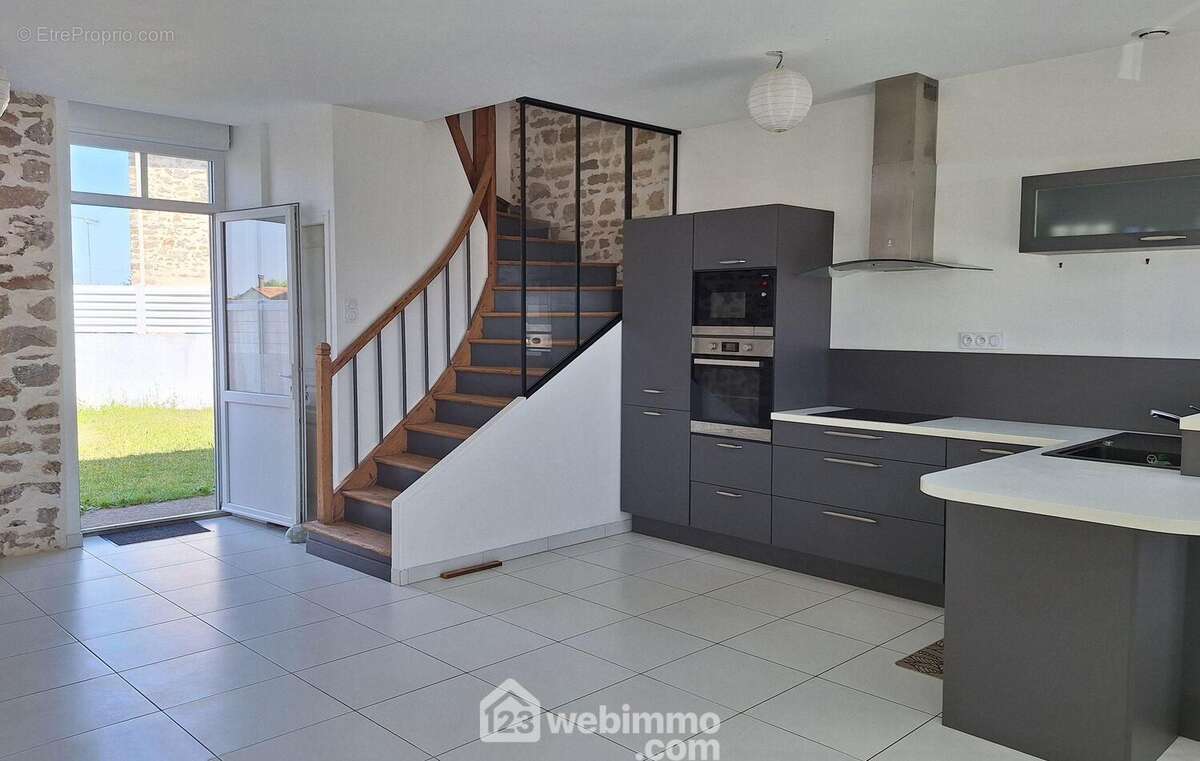 Ouvrant sur le jardin - Maison à AVRILLE