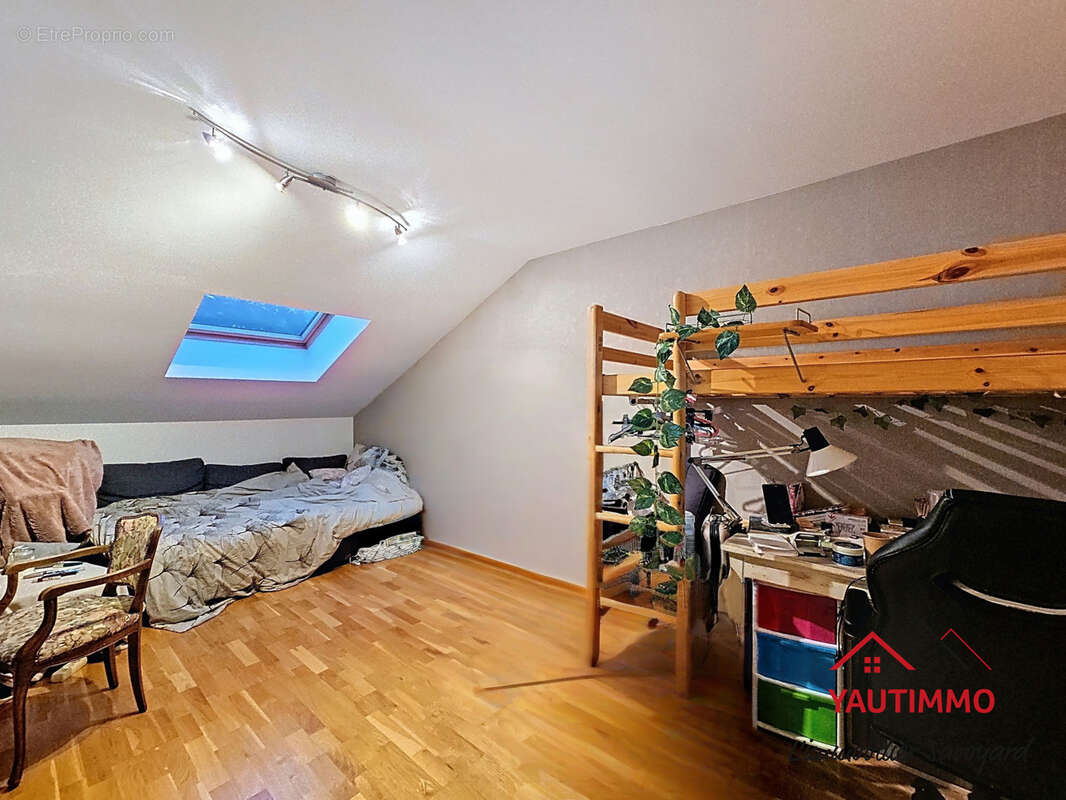 Appartement à BONNE
