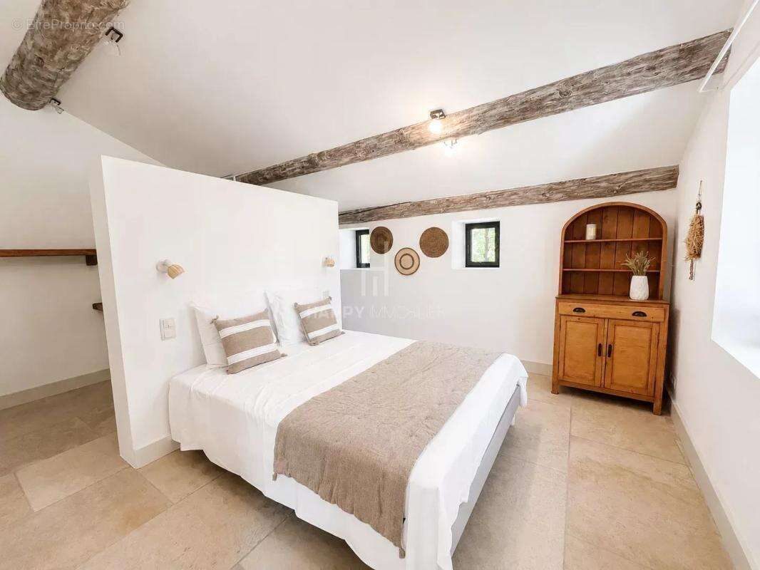 Maison à MOURIES