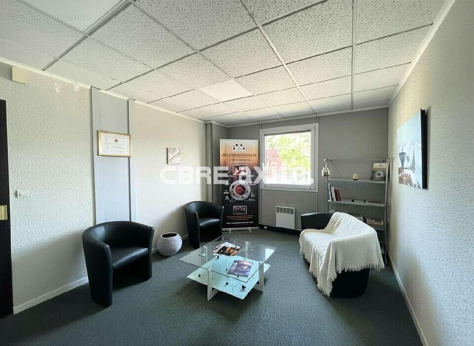 Commerce 91 m² à Meythet  - photo 2