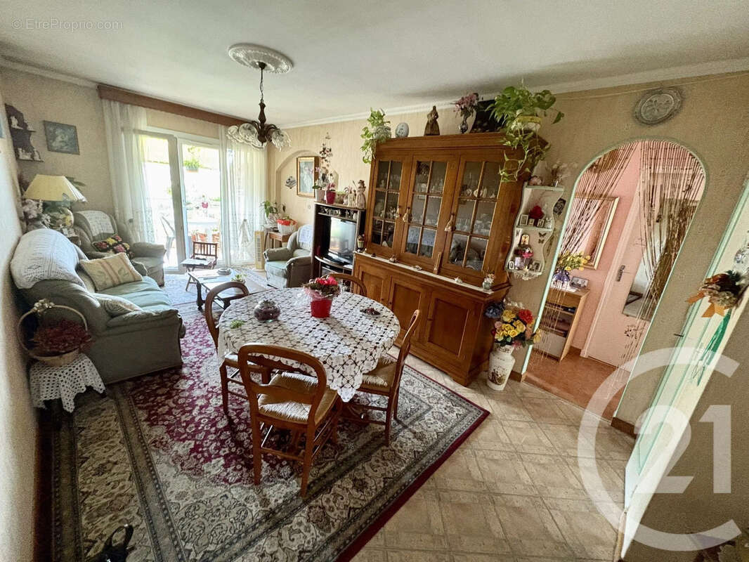 Appartement 62 m² à Six-Fours-Les-Plages  - photo 2