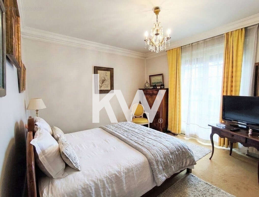 Maison 257 m² à Montrond-Les-Bains  - photo 9