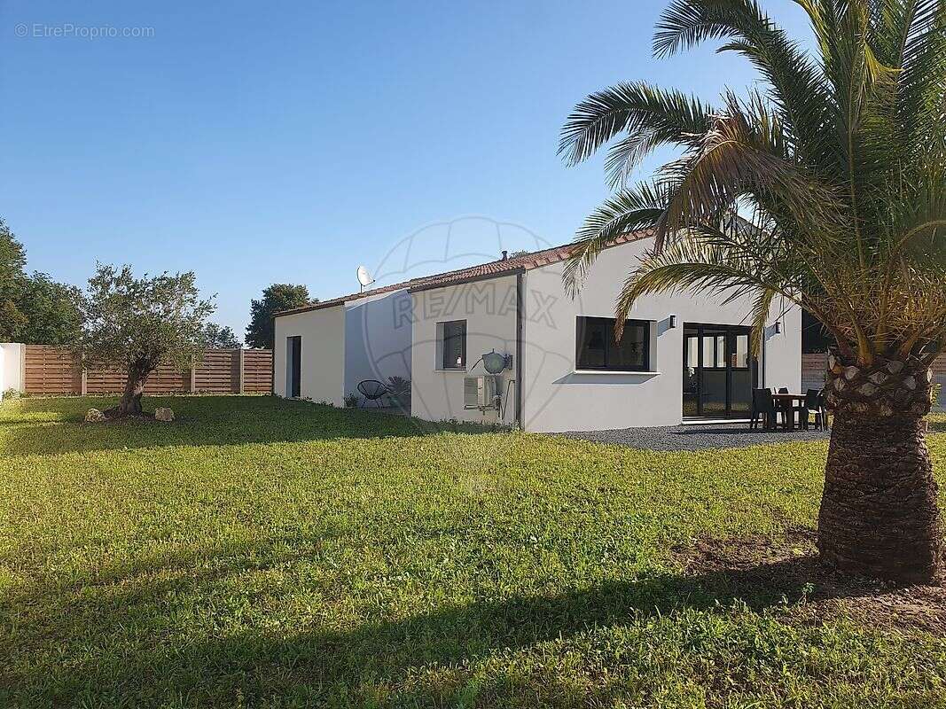 Maison à LES MATHES