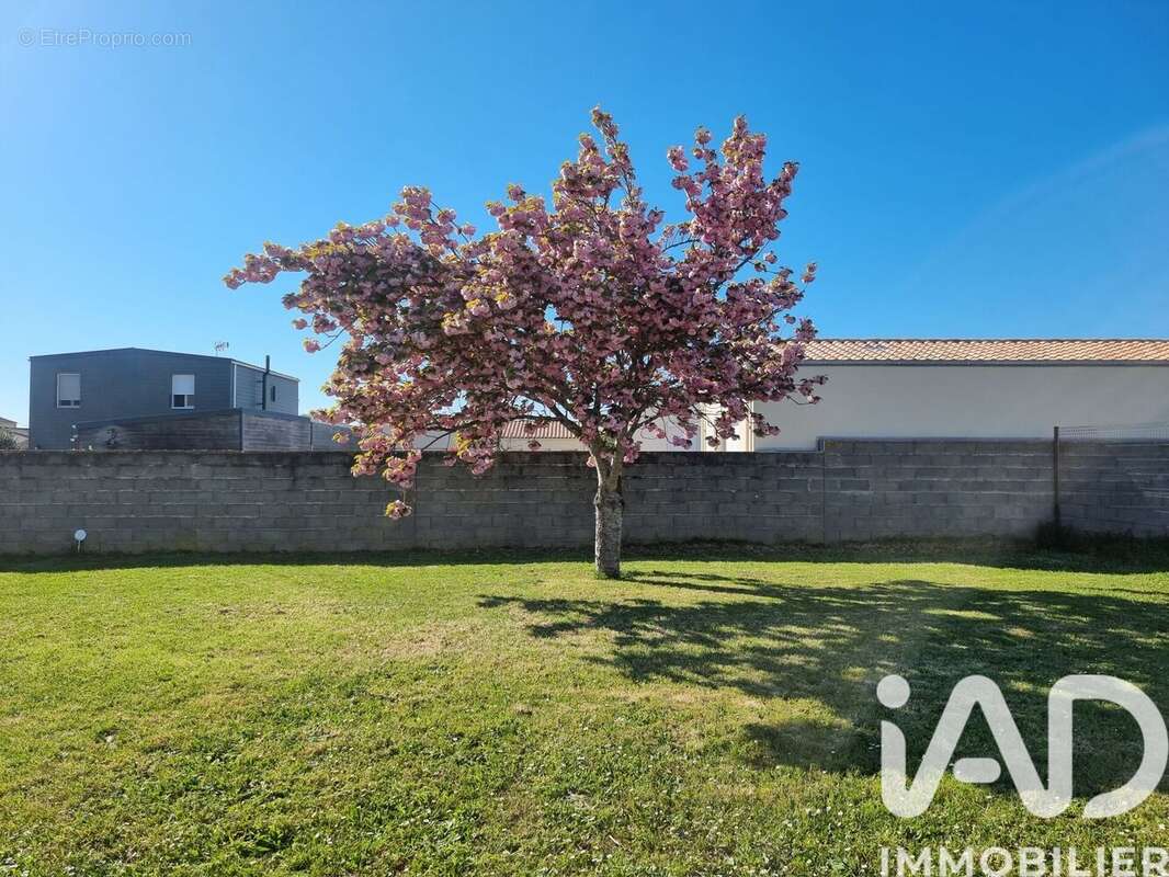 Photo 2 - Terrain à LA JARRIE