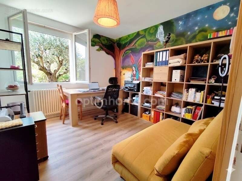  Maison T6 de 152 m² à Nogaro – Centre-ville & Jardin arboré - photo 16
