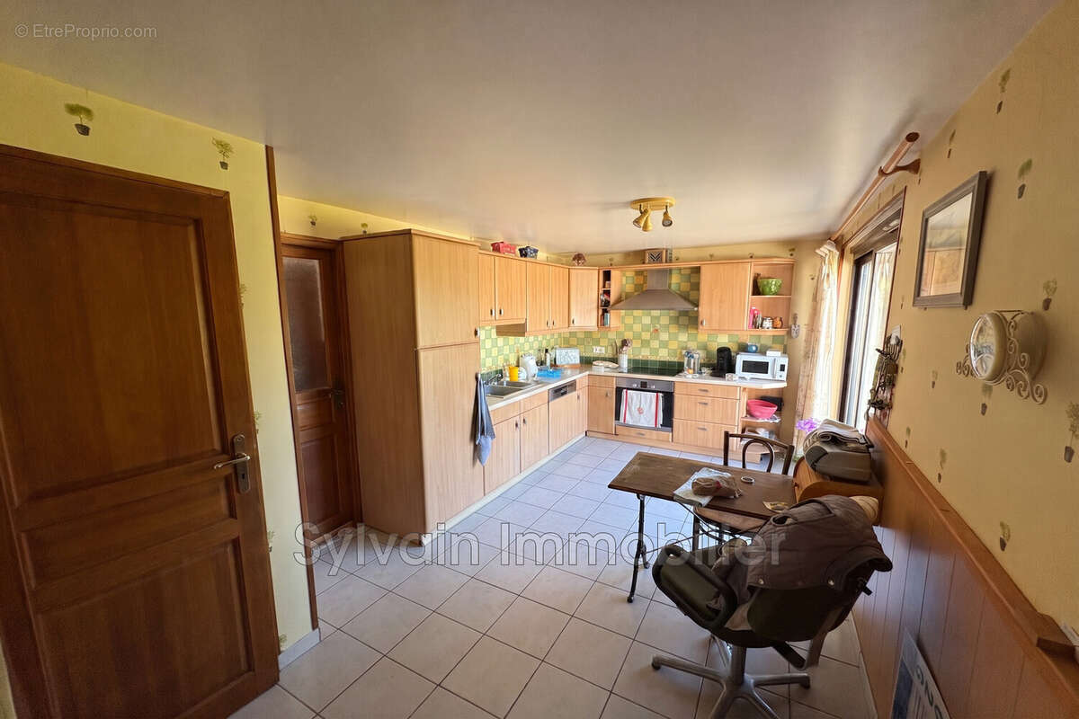 Maison 130 m² à Puiseux-En-Bray  - photo 4