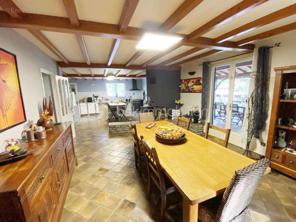 Maison à GREZIEU-LA-VARENNE