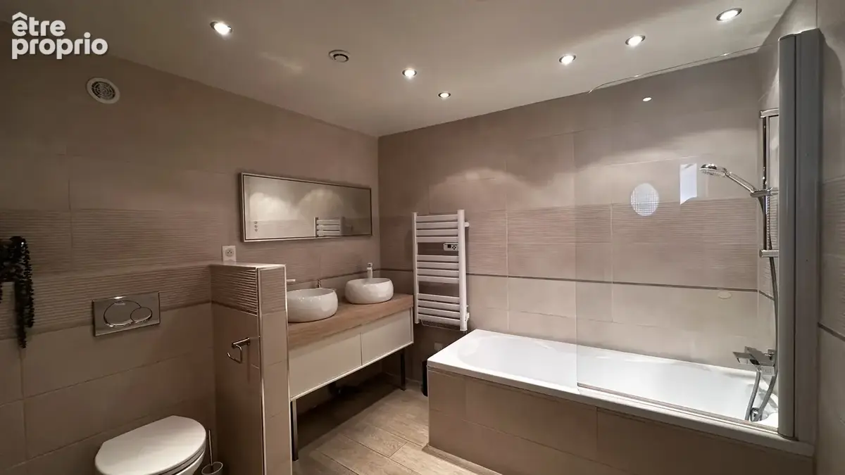Maison à vendre à Bormes les mimosas avec 3 chambres, garage terrasse au calme avec vue dégagée colline et mer - photo 10