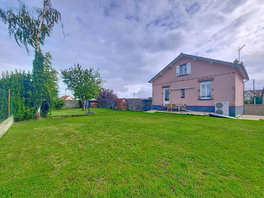 Maison à FRESNAY-LE-GILMERT